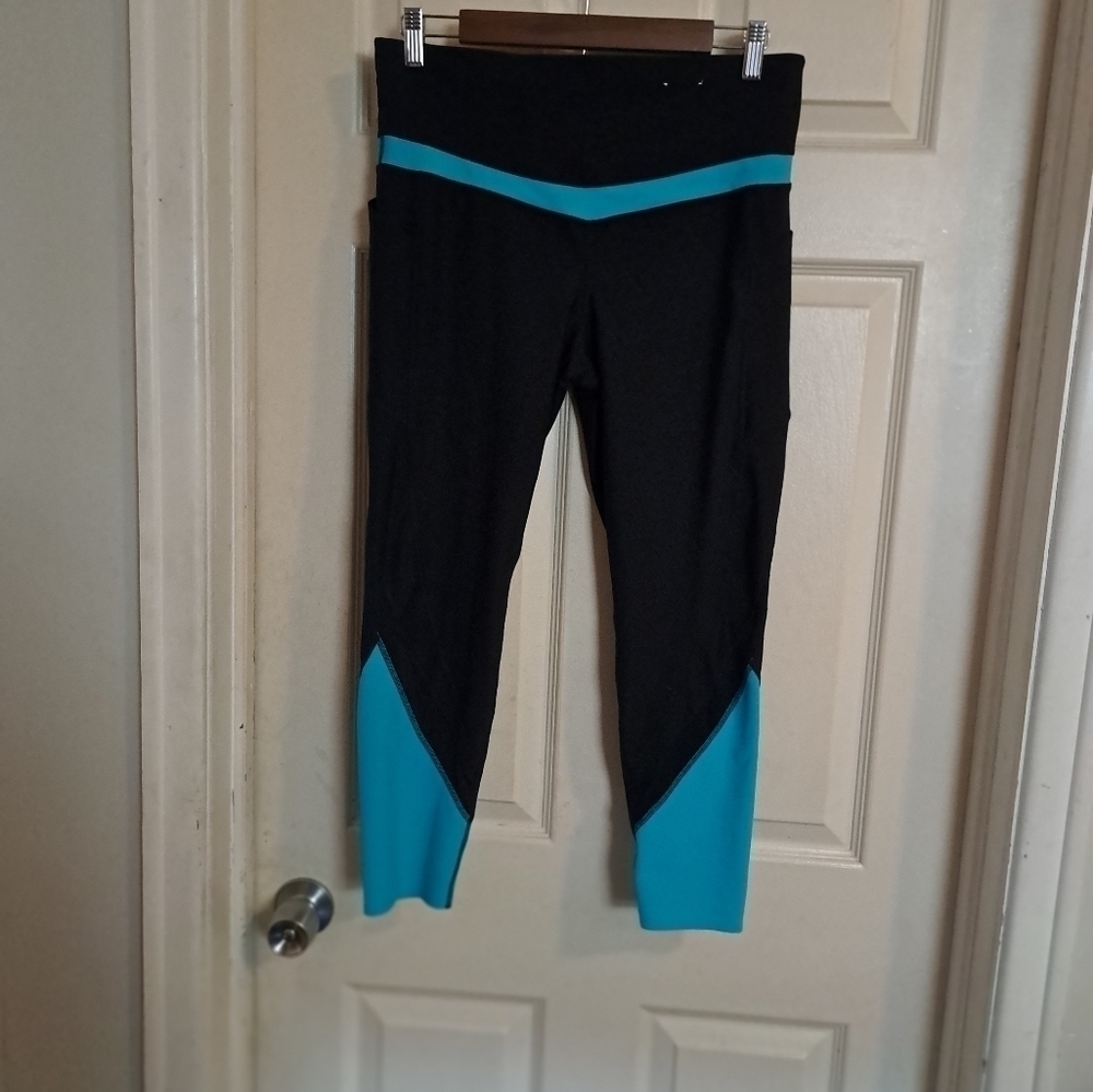 Xersion athletic Leggings Side pockets size large